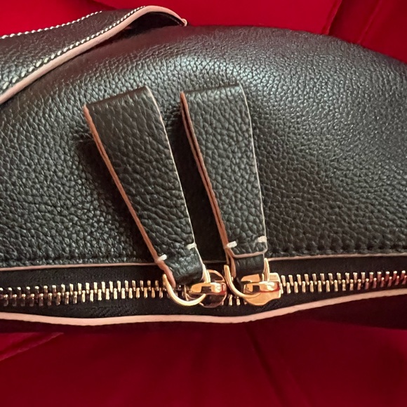 Kate Spade Black Shoulder Bag with Pink Accents - Picture 5 of 12